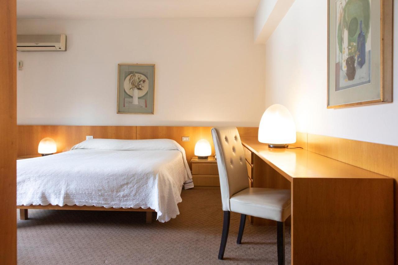Hotel Due Mori ชิตตาเดลลา ภายนอก รูปภาพ